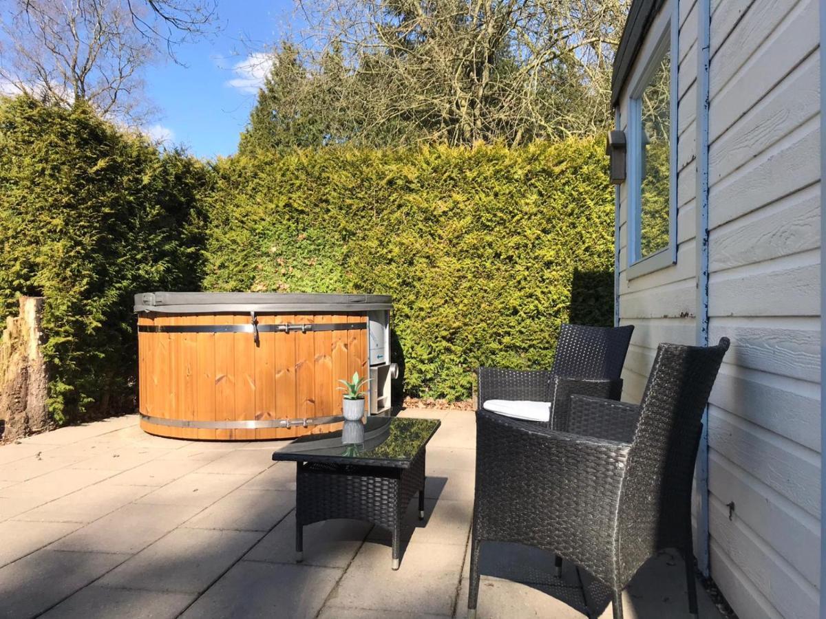 Omheind Chalet Met Prive Hottub. Op De Veluwe Villa Voorthuizen Eksteriør bilde