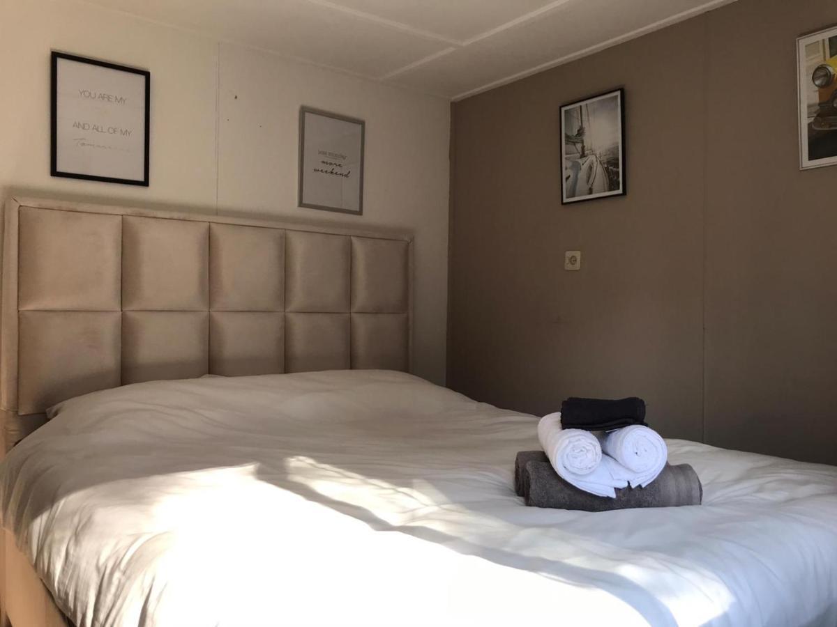 Omheind Chalet Met Prive Hottub. Op De Veluwe Villa Voorthuizen Eksteriør bilde